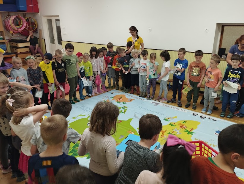 2.)	Csak szelektíven! Budakalászi óvodások ismerkednek a szelektív hulladékok típusaival