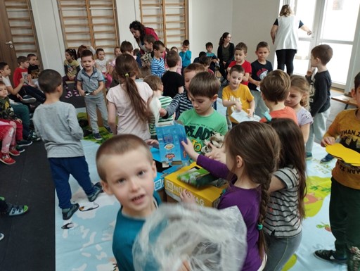 Szelektív hulladékválogatás játékos formában