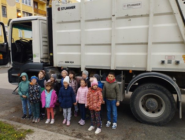 Ismerkedés a kukásautóval