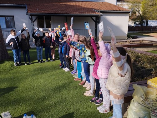 Csak szelektíven! Kunszigeti kisiskolások ismerkednek a szelektív hulladéktípusokkal