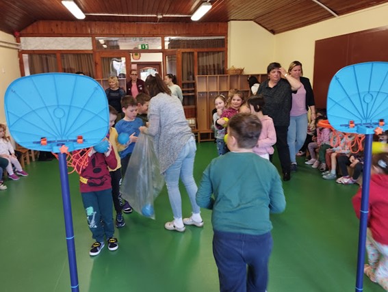 Az öttevényi óvodások nagy évezettek játszották a szelektív kosrálabdajátékot