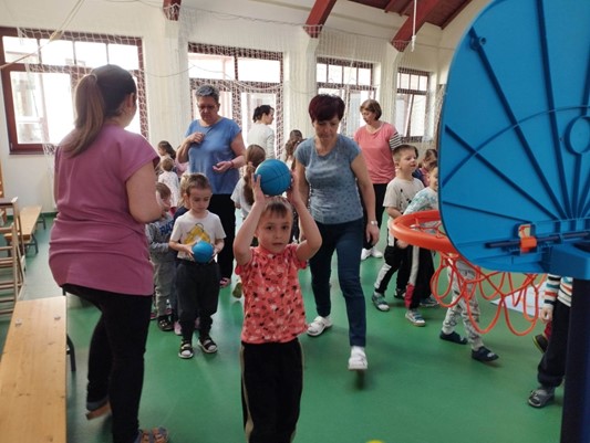 A gyerekek örömmel játszottak a szelektív kosárlabda játékot