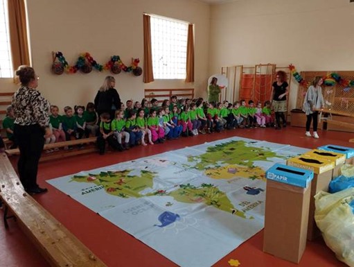 Izgalommal várják az Kodály téri ovisok a foglalkozás kezdetét