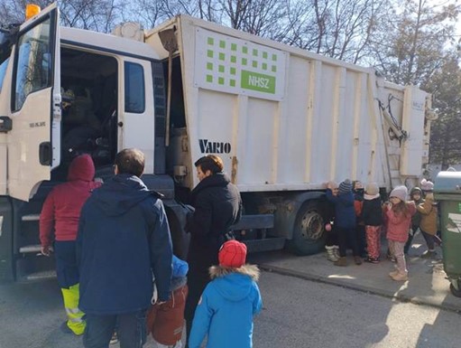 Ismerkedés a kukásautóval